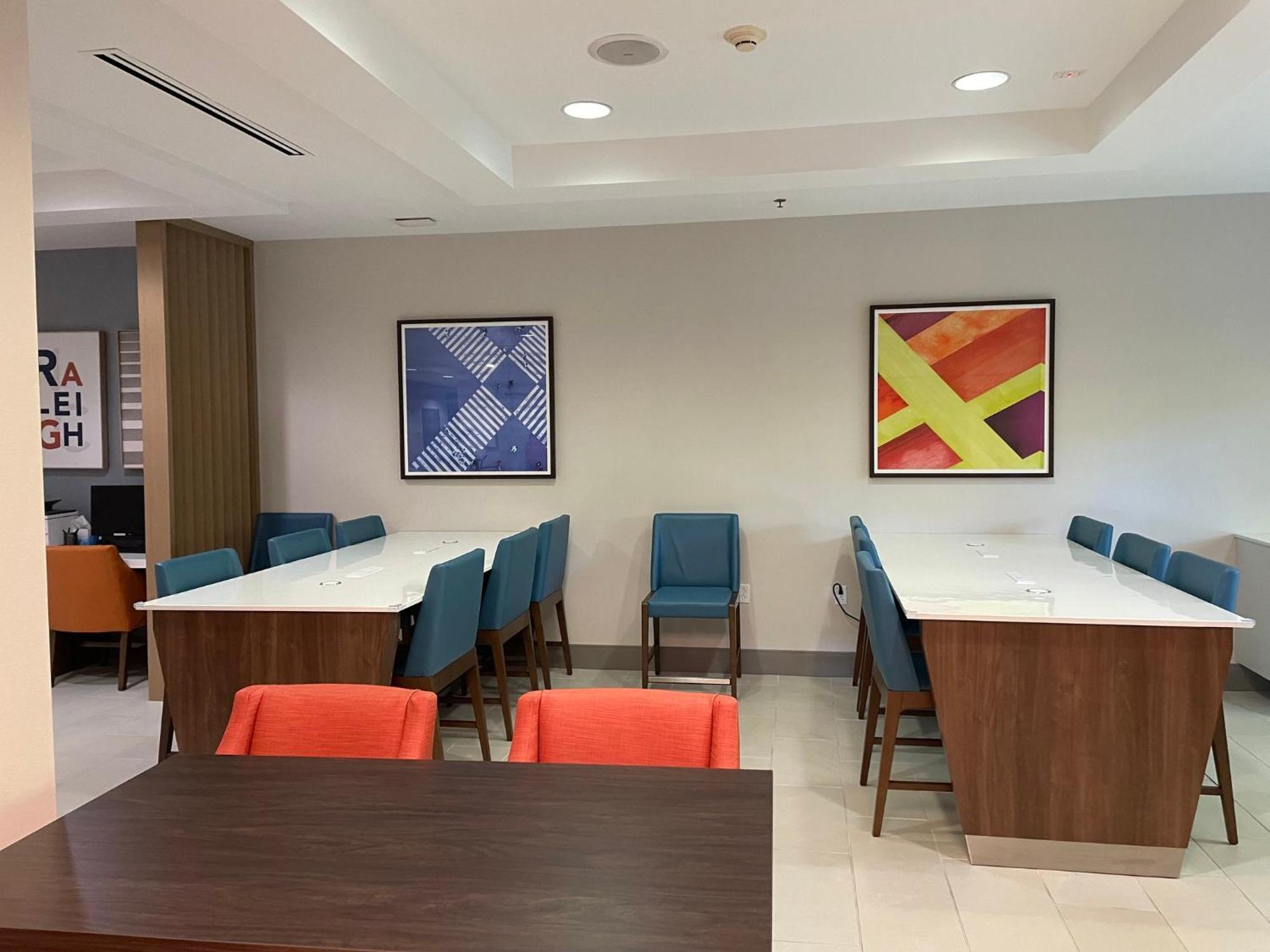 Holiday Inn Express Hotel Raleigh Southwest By Ihg Exterior photo
