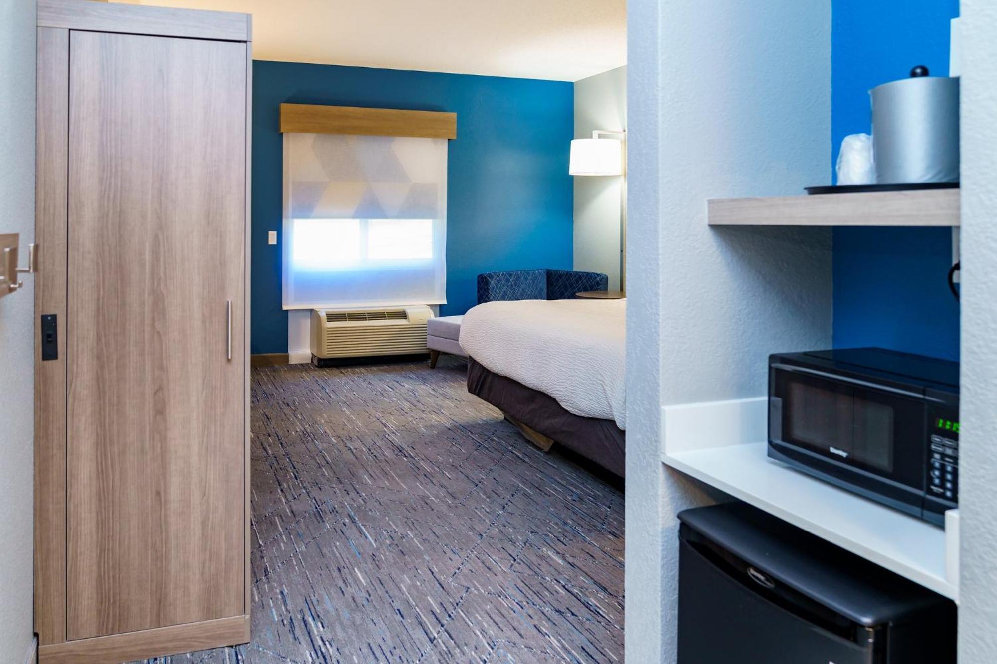 Holiday Inn Express Hotel Raleigh Southwest By Ihg Exterior photo
