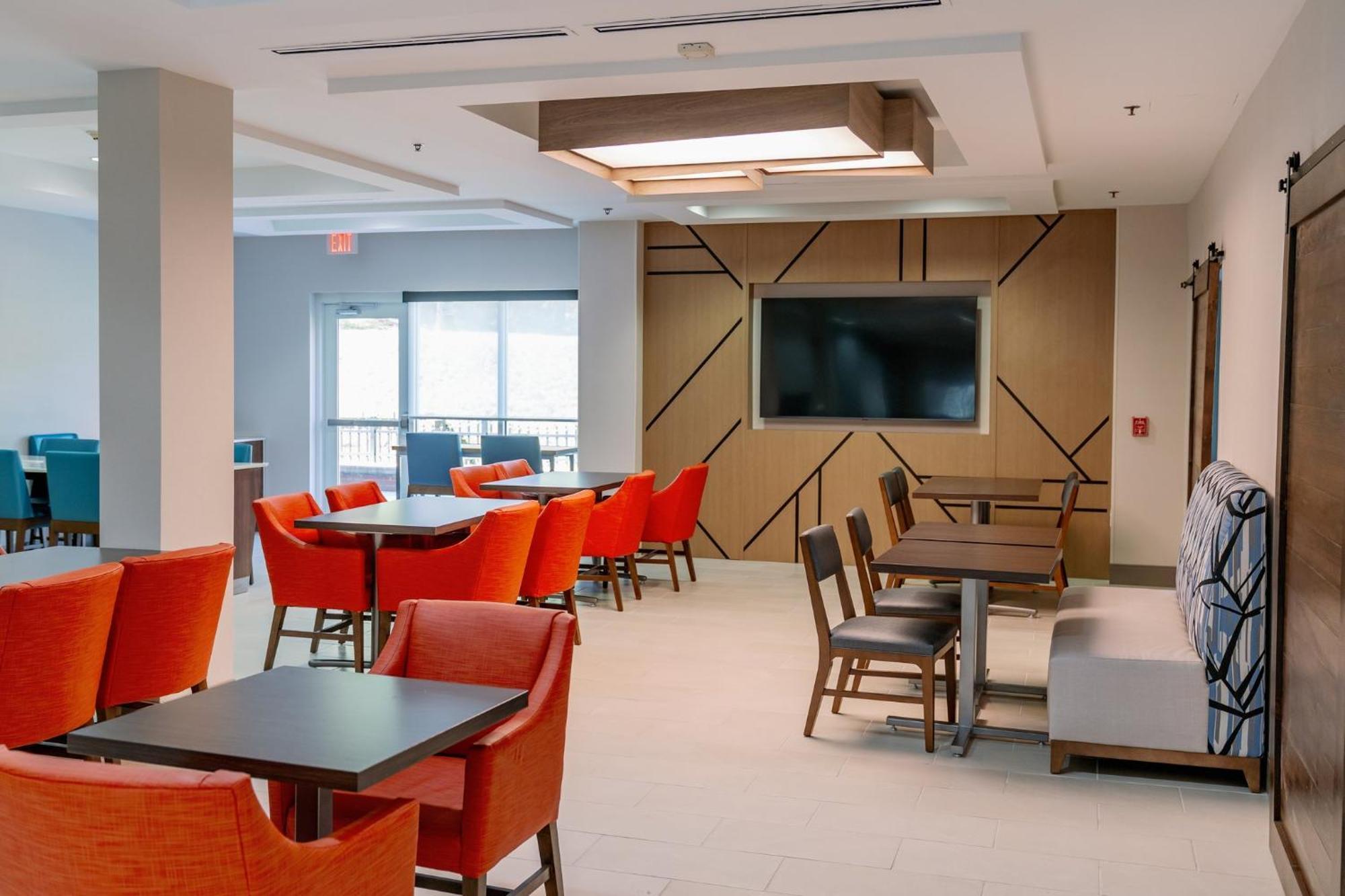 Holiday Inn Express Hotel Raleigh Southwest By Ihg Exterior photo
