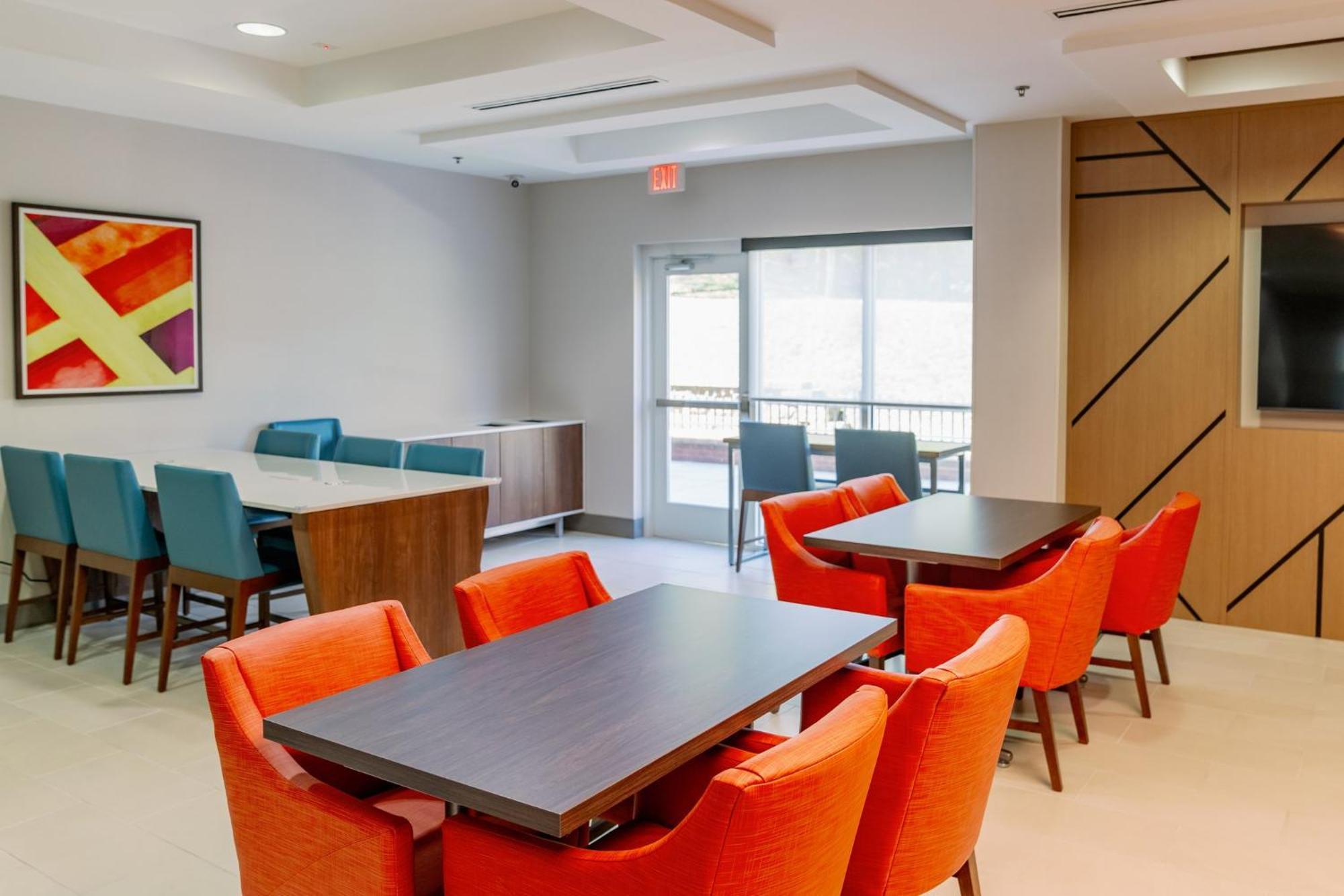 Holiday Inn Express Hotel Raleigh Southwest By Ihg Exterior photo