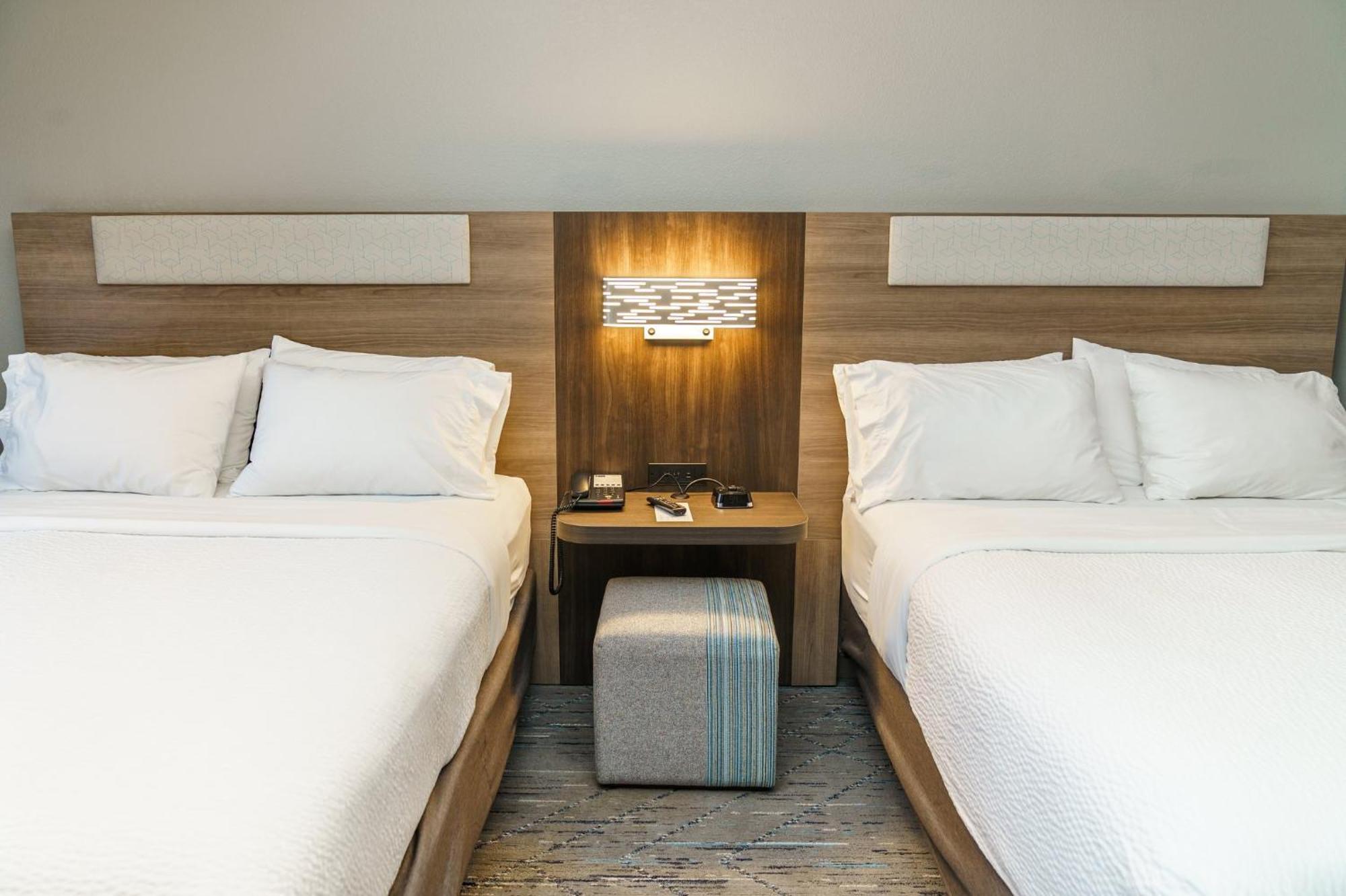 Holiday Inn Express Hotel Raleigh Southwest By Ihg Exterior photo